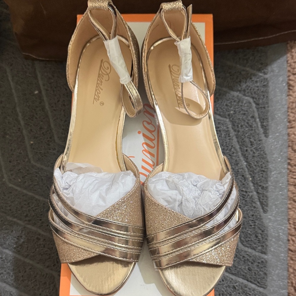 Chic Gold Women's Heels - Picture 2 of 4